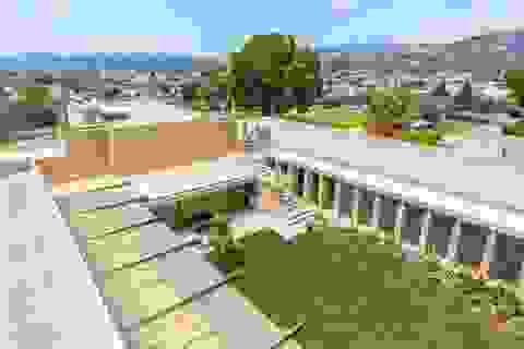 Hollyhock House courtyard with the Hollywood Sign and Griffith Observatory in the background